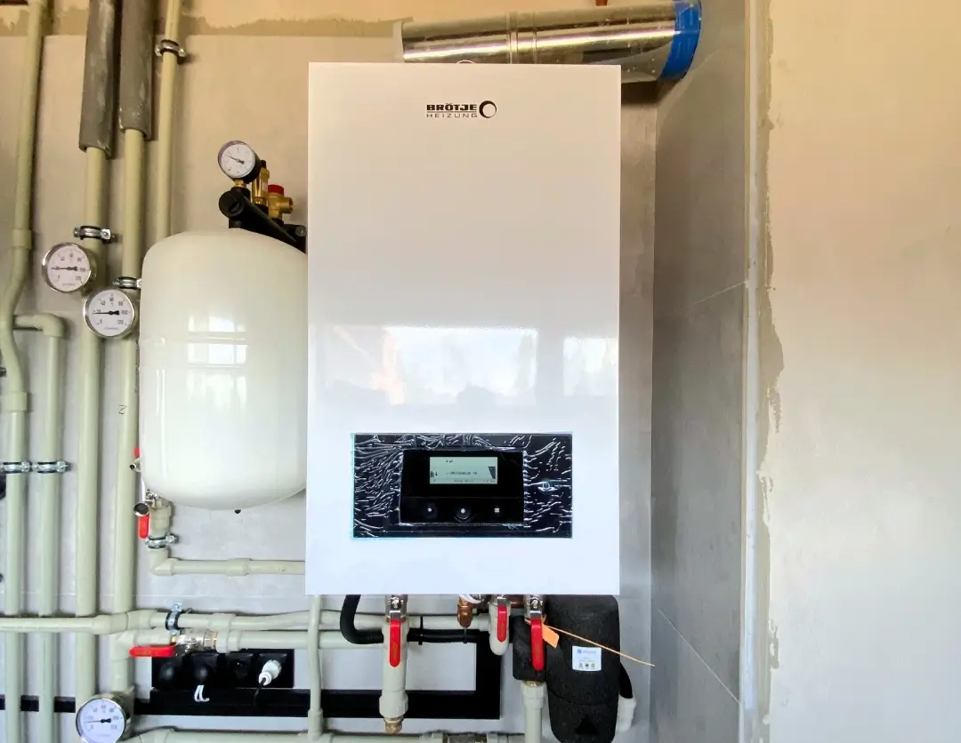 Kocioł wiszący Broetje WBS.1 w kotłowni